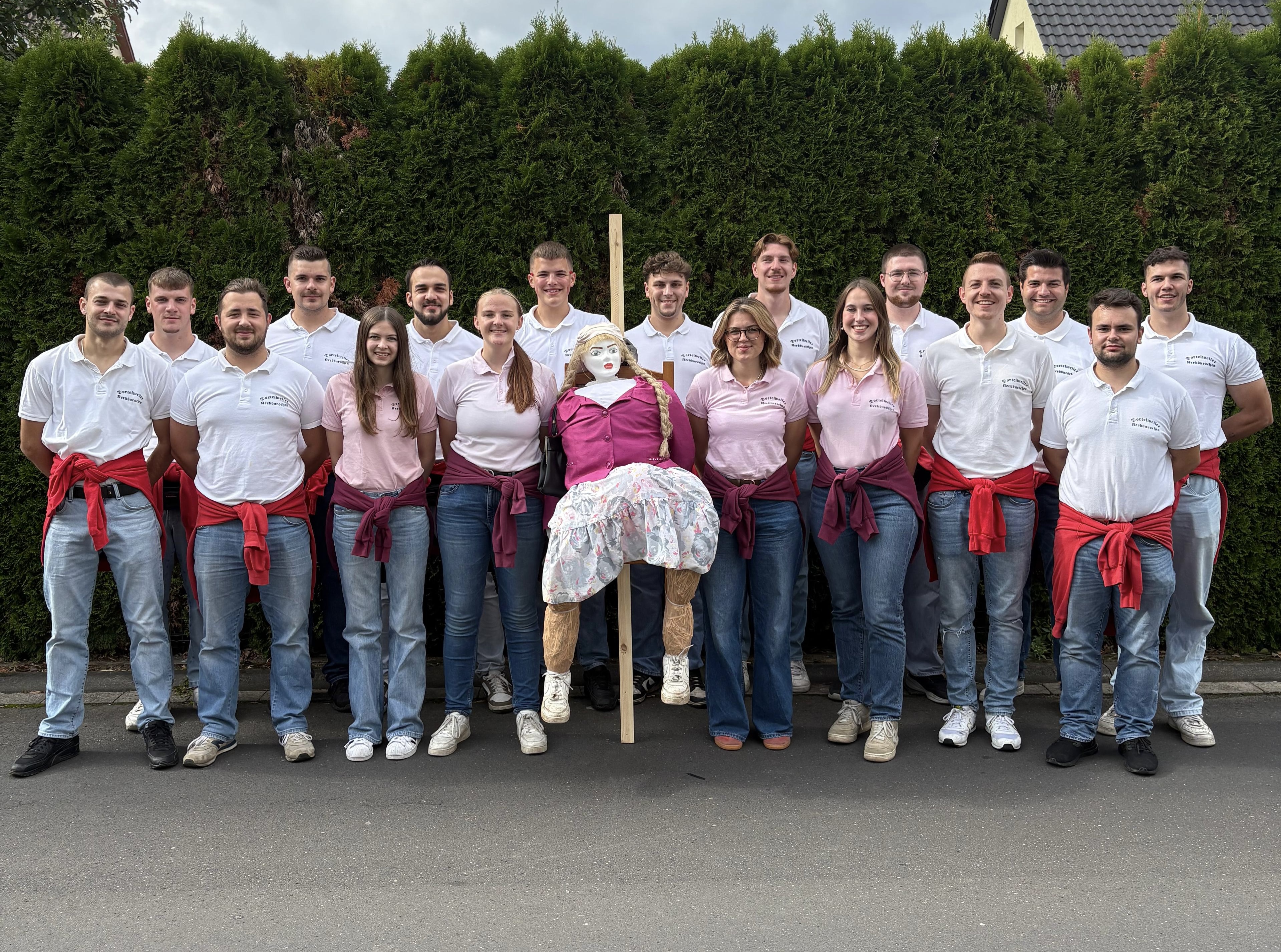 Gruppenbild von den Kerbbruschen und -mädels